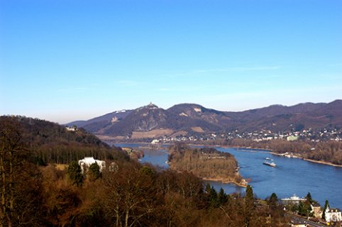 Blick ins Rheintal auf Nonnenwerth.